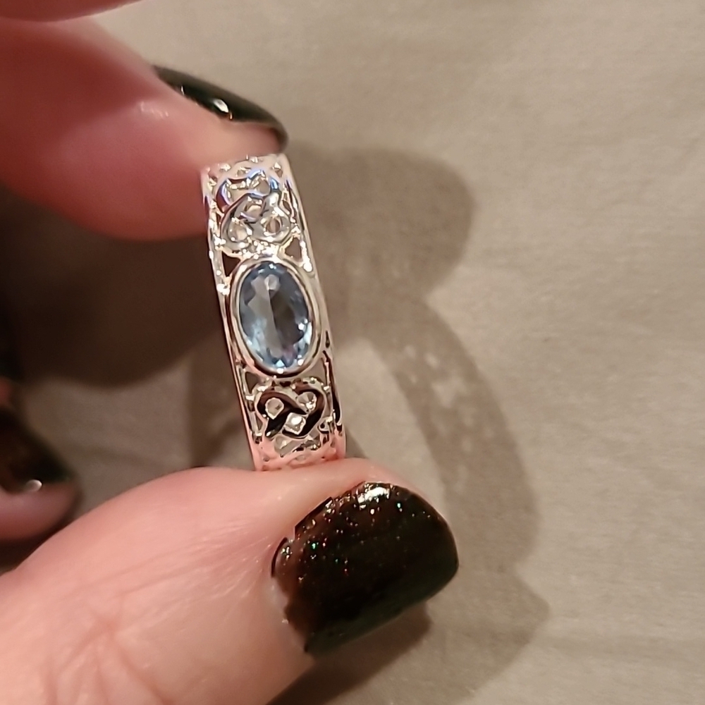 Sterling silver light blue cubic zirconia ring - Picture 5 of 7